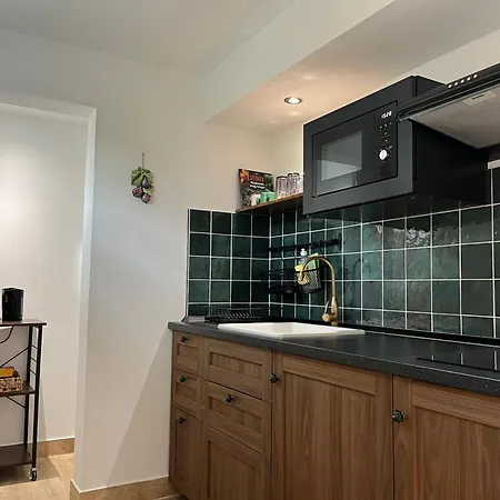 Kisfuege - Basement Appartamento Pécs